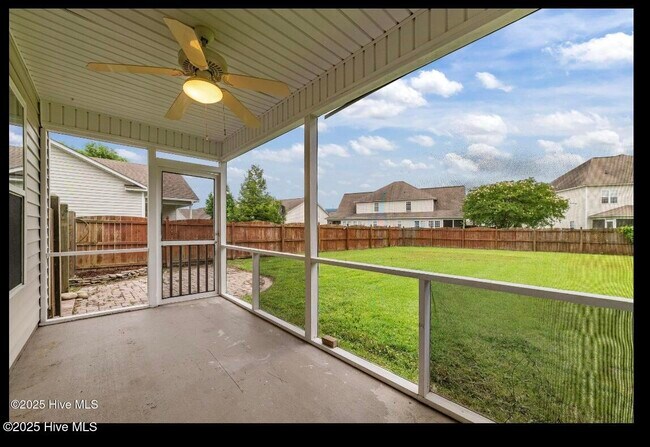 Building Photo - 1625 Brook Hollow Dr
