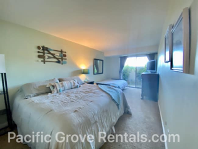 Building Photo - Amazing Views from this 3-Bedroom 3 Bath C...