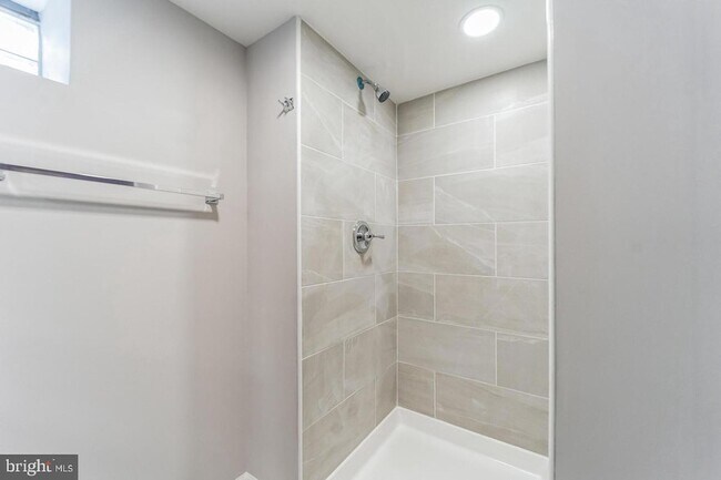 Building Photo - 4011 Mortimer Ave