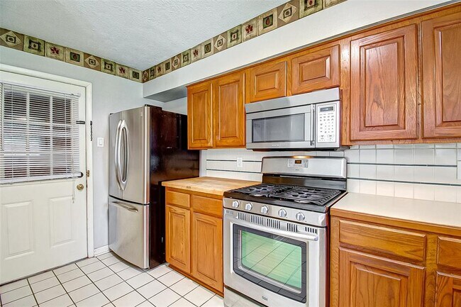 Building Photo - 9638 Meadowglen Ln