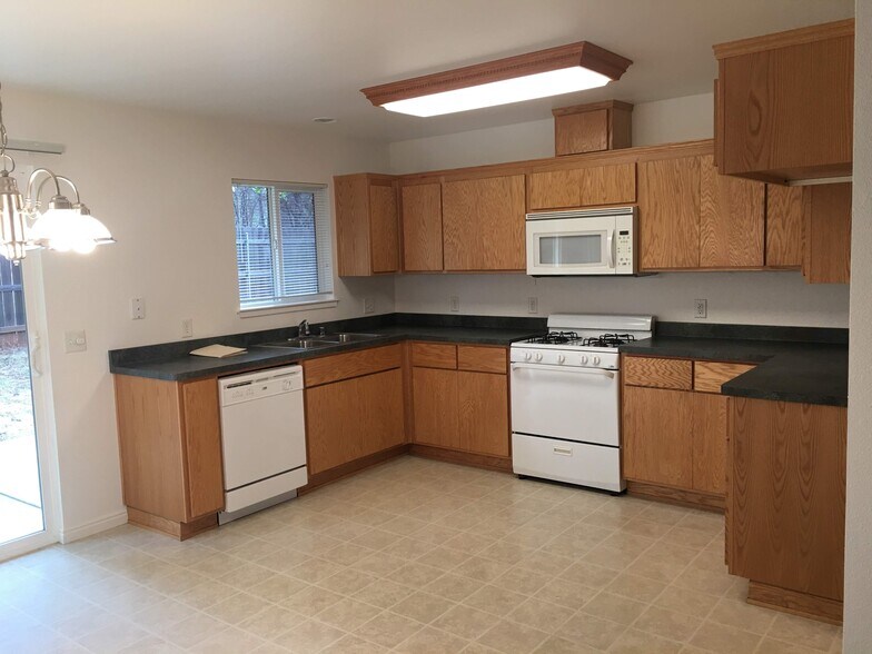 Kitchen - 5468 B Sawmill Road
