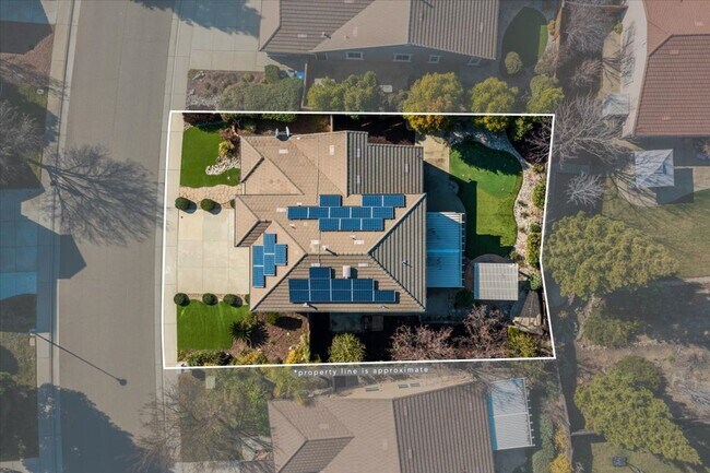 Building Photo - Elegant & Spacious 4 Bedroom Home Near Fol...