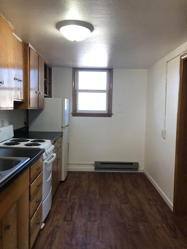 Building Photo - 217 2nd Ave W