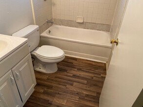 Building Photo - 7904-7906 Loucreta Dr