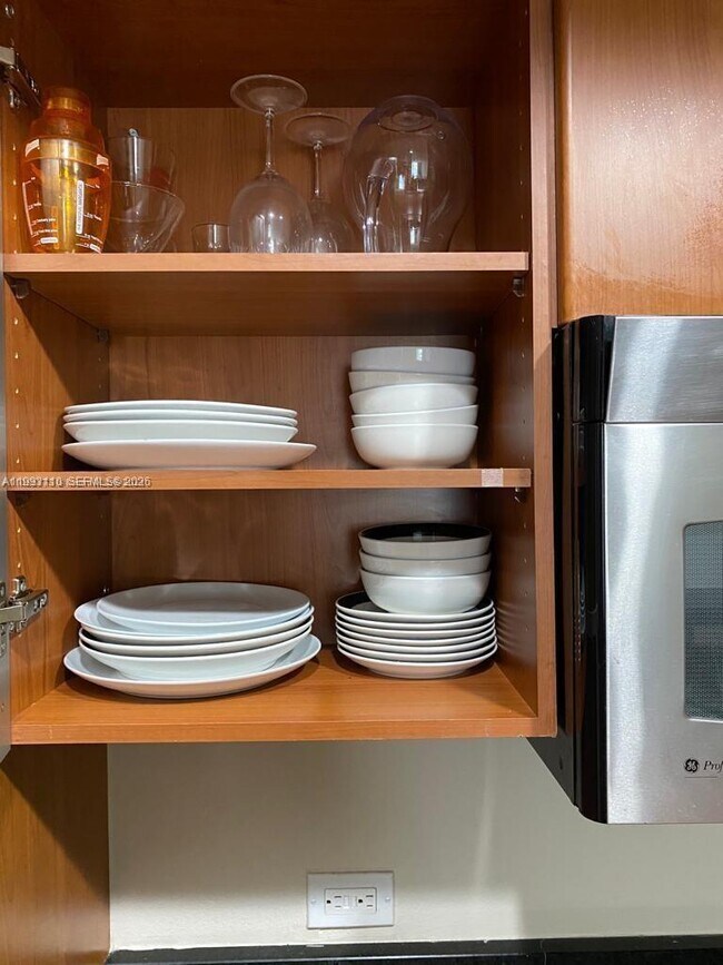 Building Photo - 2775 NE 187th St