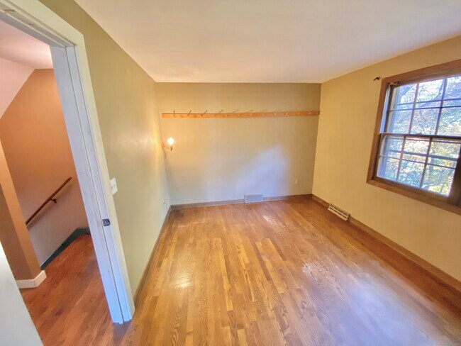 Building Photo - 1031 Howe Ave