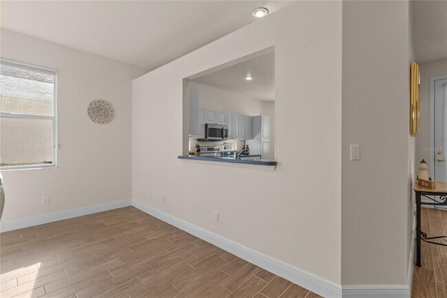 Building Photo - 1937 Scarlett Ave