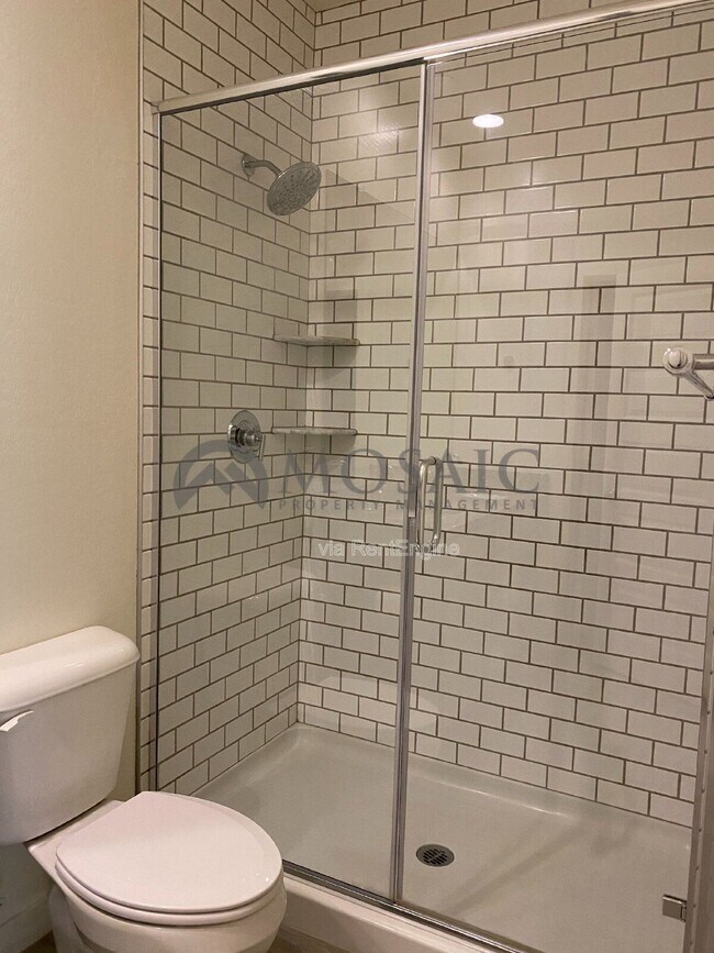 Building Photo - 4058 E Erie St