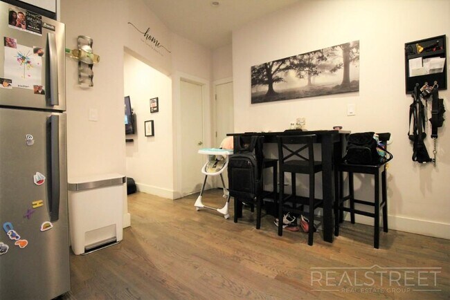 Building Photo - Renovated Spacious 2 BR in Bushwick