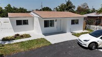 Building Photo - 6515 SW 20th Ct