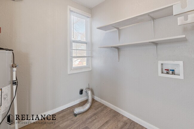 Building Photo - 511 S King St