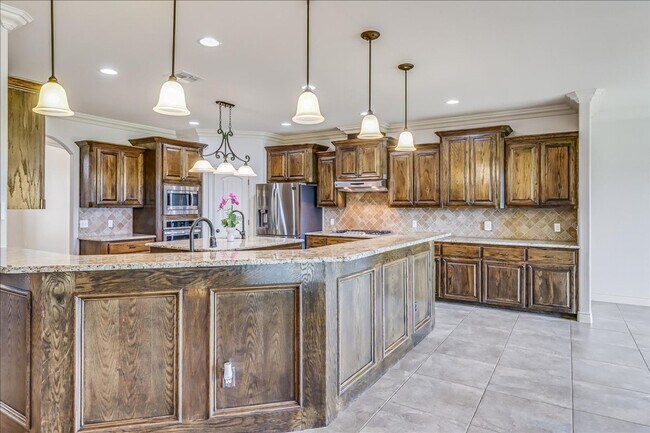 Building Photo - 6241 Lago Vista Dr