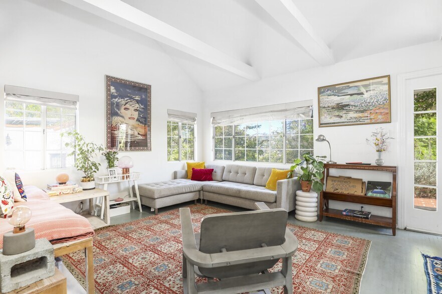 Building Photo - 1563 Lucretia Ave