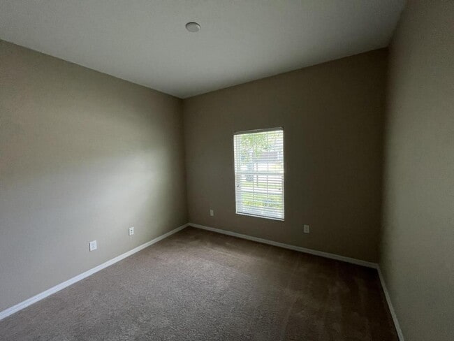 Building Photo - 12119 Ledbury Commons Dr
