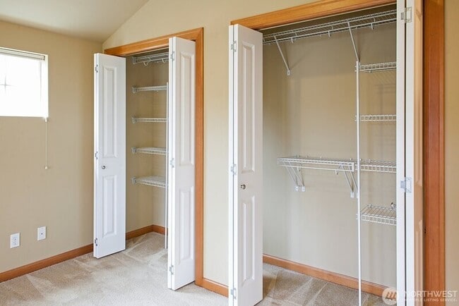 Building Photo - 1027 NE 123rd St