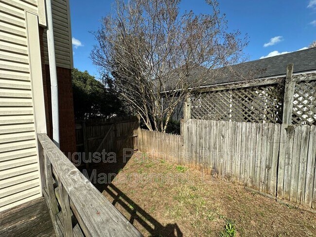 Building Photo - 2448 Riverlook Dr