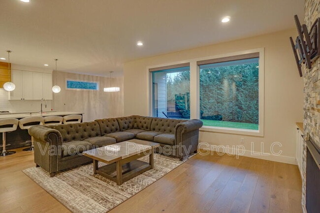 Building Photo - 6604 NE 107th St