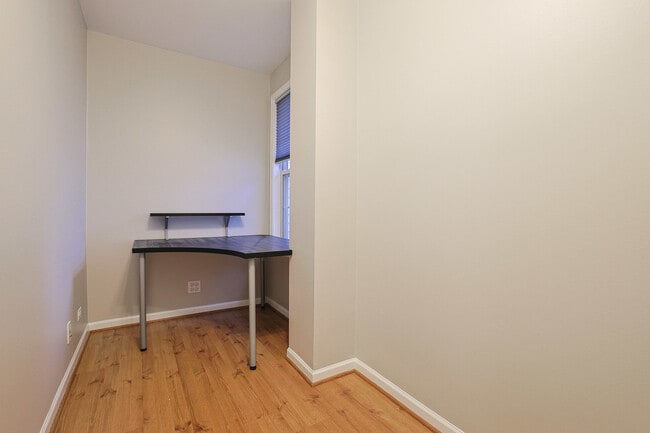 Building Photo - 145 Farmgate Dr