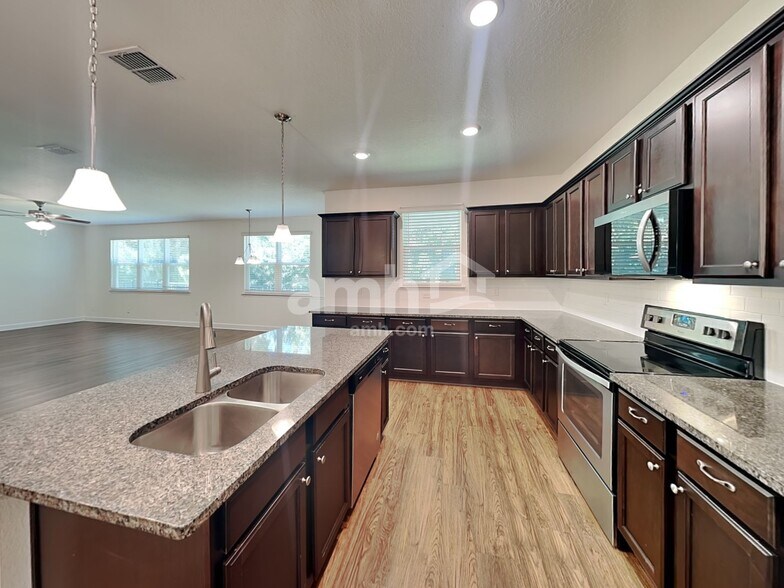 Building Photo - 1847 Silver Point