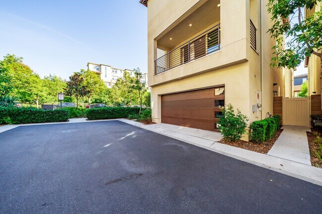 Building Photo - Split level floor plan on a gorgeously upgraded home