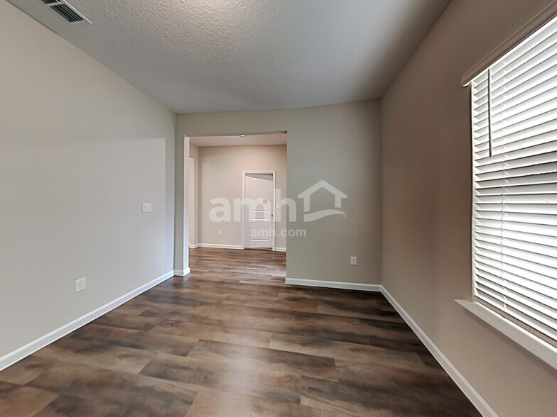 Building Photo - 163 Spruce Point