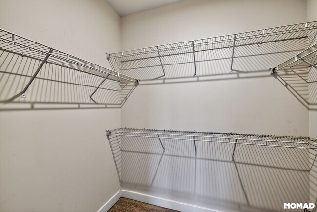 Building Photo - Spacious 4BR 3BA Townhome