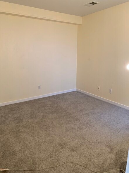 Building Photo - 225 E 8th Ave