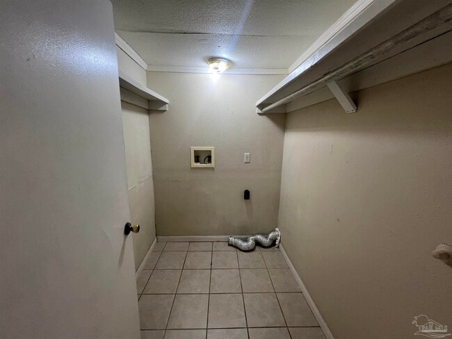 Building Photo - 1036 Hawthorn Dr