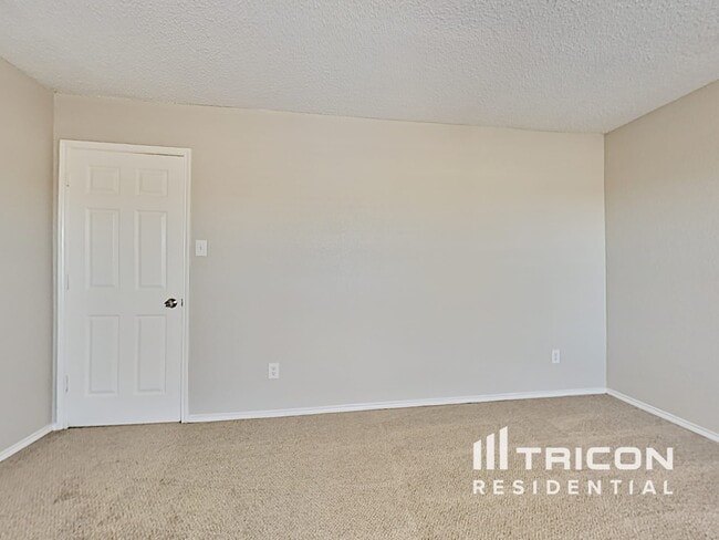 Building Photo - 208 Vivian Dr