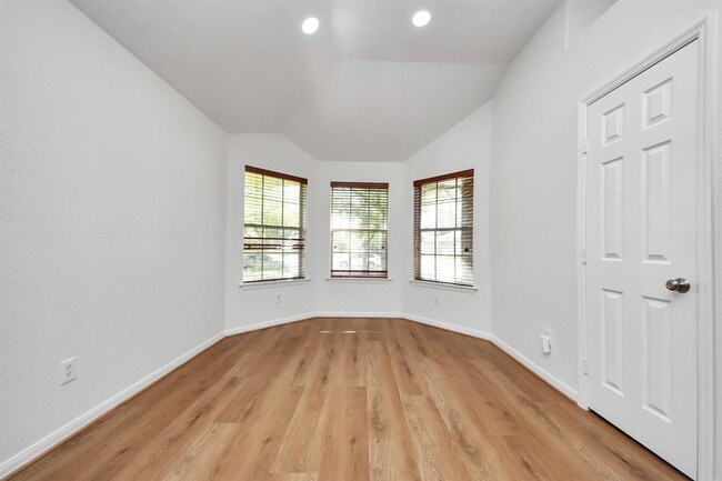 Building Photo - 14623 Cypress Cottage Ct
