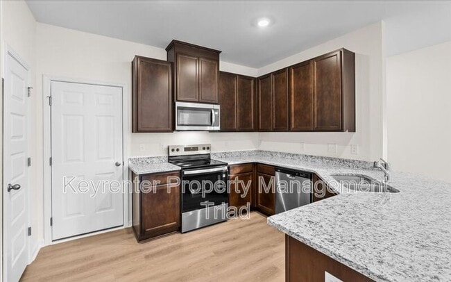 Building Photo - 174 Parker Ln