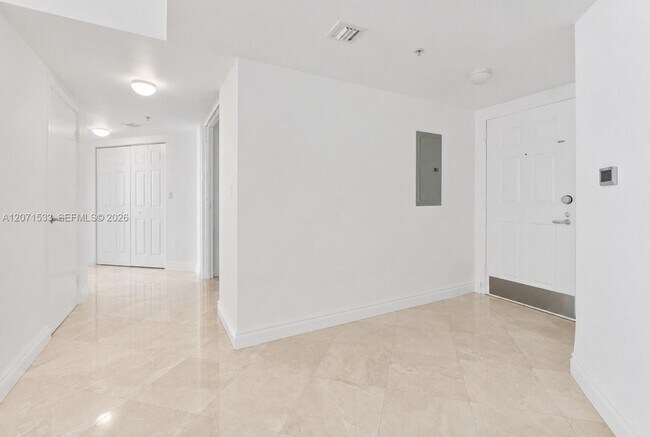 Building Photo - 16699 Collins Ave