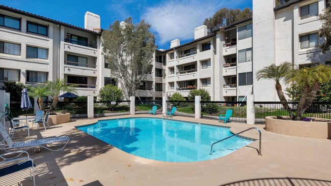 Building Photo - Lovely 1 bedroom Condo in Top-Rated Complex