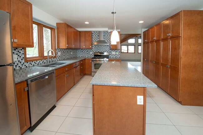 Building Photo - 4141 Raspberry Rd