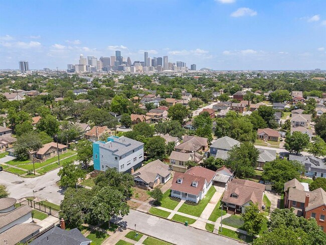 Building Photo - 2811 Barbee St