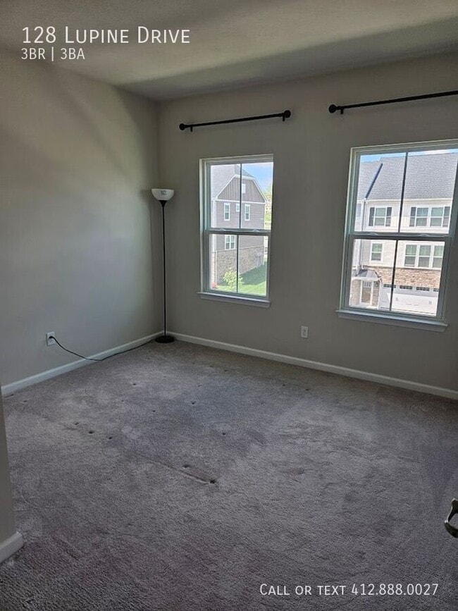 Building Photo - 128 Lupine Dr