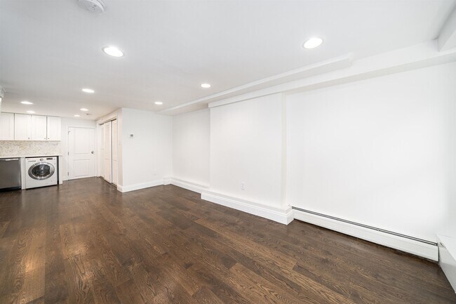 Building Photo - 232 1/2 3rd St
