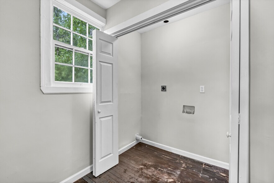 Brand new W/D (not pictured) included with rent! - 844 E 37th St