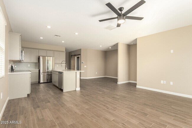 Building Photo - 1357 E Chillingham Rd