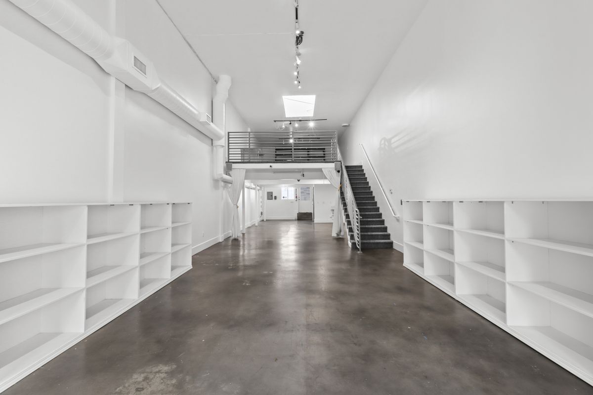 Building Photo - 1050 S Fairfax Ave