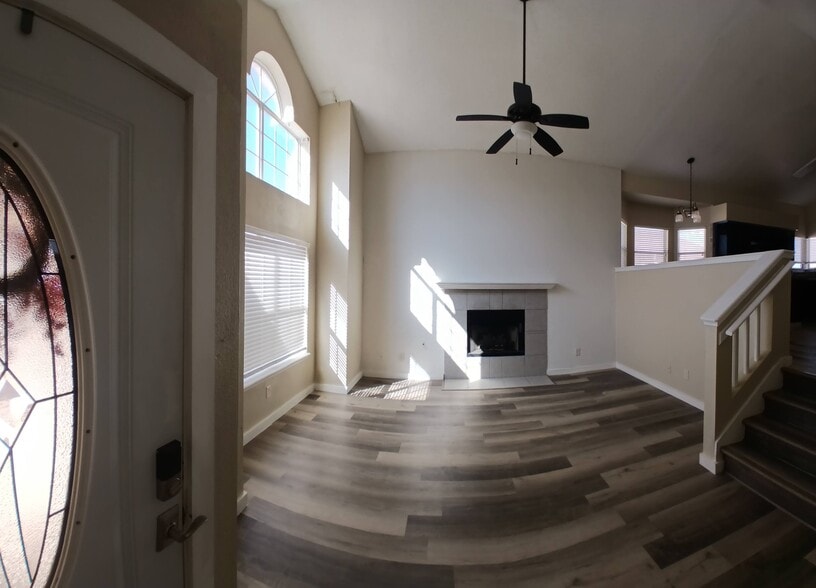 Building Photo - 3012 Tierra Salada Dr
