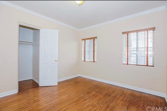 Building Photo - 1745 W 65th St