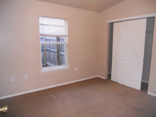 Building Photo - 3 Bedroom 2 Bath With A Mountain View Home!