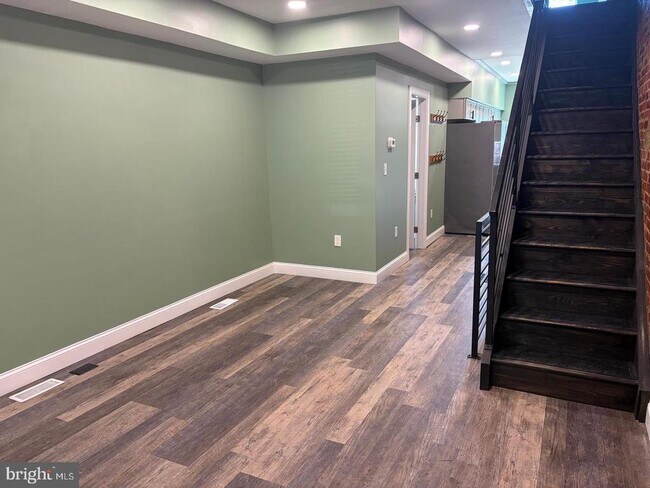 Building Photo - 2643 N Mascher St