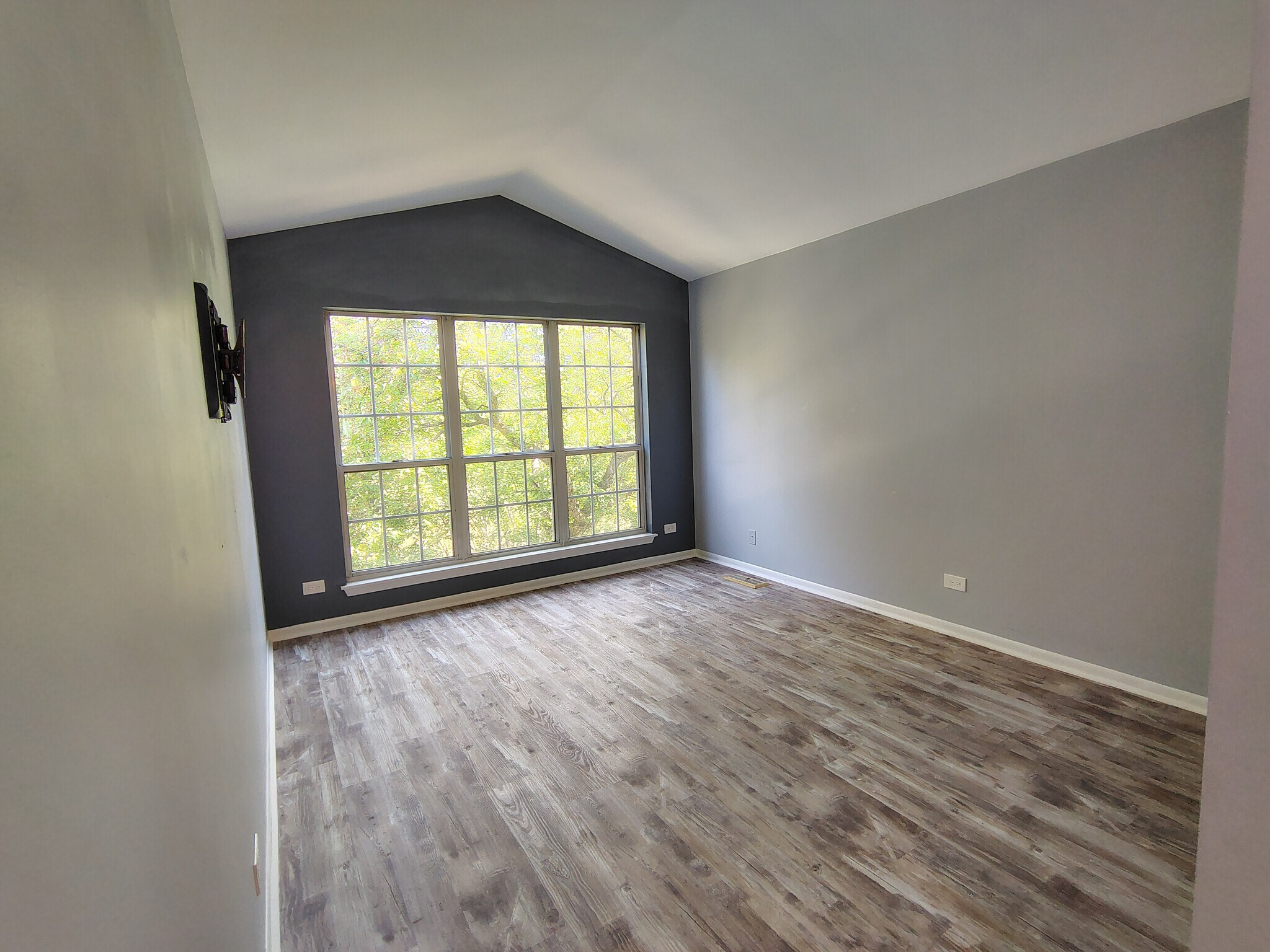 Building Photo - 667 Woodhaven Dr