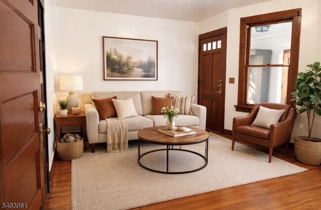 Building Photo - 35 Marsellus Pl