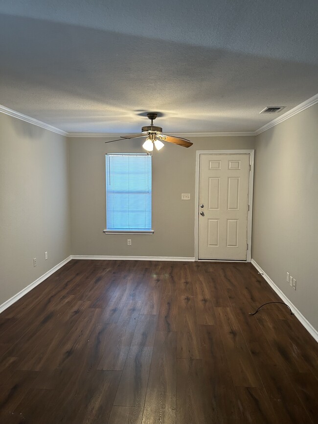 Building Photo - 1215-1217 Pine Hill Drive