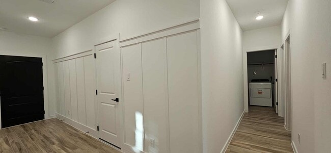 Building Photo - 8434 Bay Oaks Dr