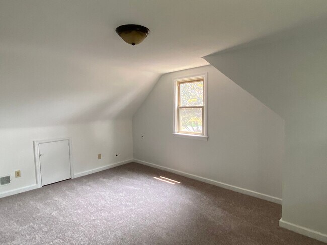 Building Photo - 302 Pinehurst Rd