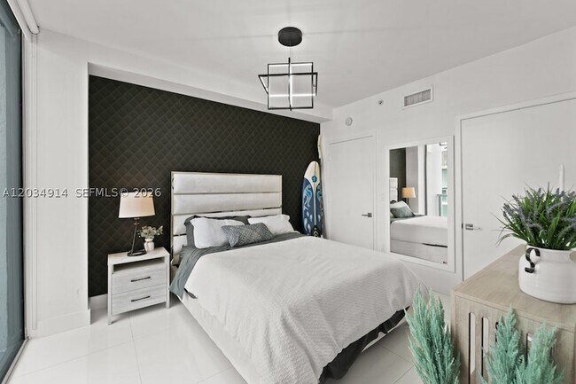Building Photo - 6000 Collins Ave